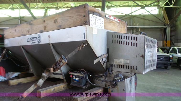 image for item J4737 2006 Ford F350 Super Duty flatbed pickup truck