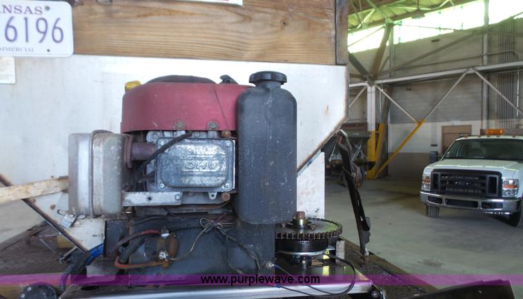 image for item J4737 2006 Ford F350 Super Duty flatbed pickup truck