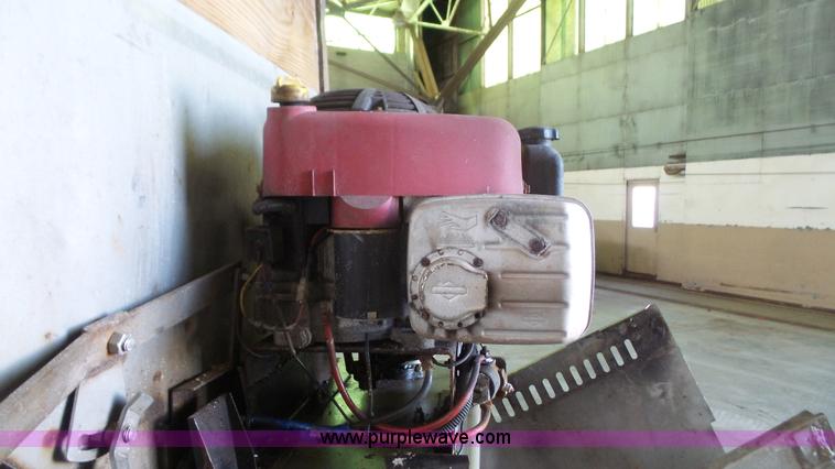 image for item J4737 2006 Ford F350 Super Duty flatbed pickup truck