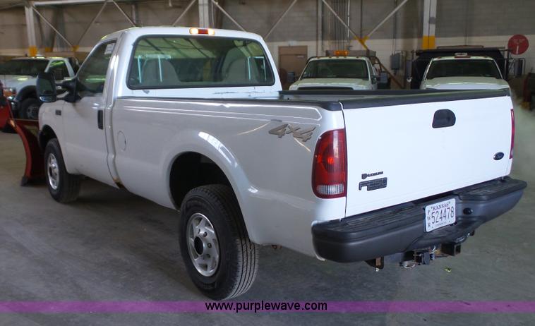 image for item J4739 2003 Ford F250 Super Duty pickup truck
