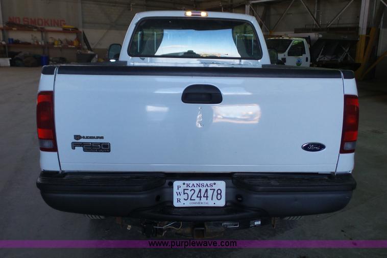 image for item J4739 2003 Ford F250 Super Duty pickup truck