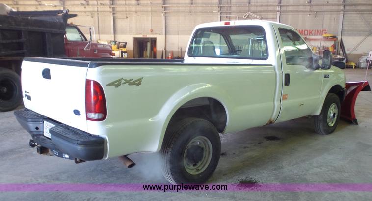 image for item J4739 2003 Ford F250 Super Duty pickup truck