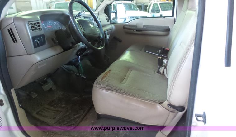 image for item J4739 2003 Ford F250 Super Duty pickup truck