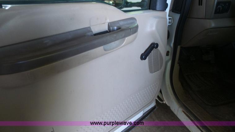 image for item J4739 2003 Ford F250 Super Duty pickup truck