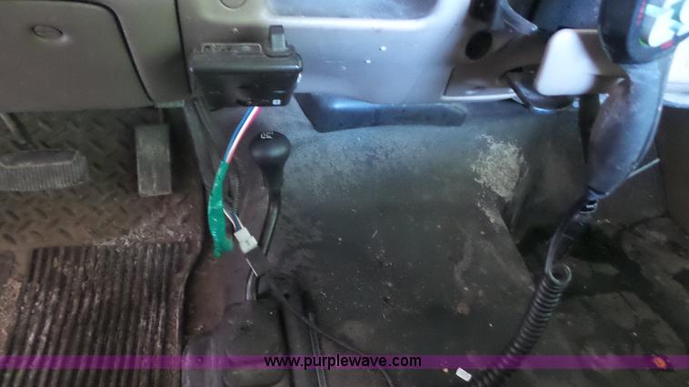 image for item J4739 2003 Ford F250 Super Duty pickup truck