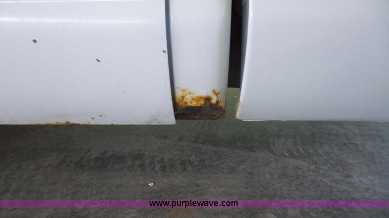 image for item J4739 2003 Ford F250 Super Duty pickup truck