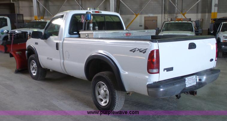 image for item J4740 2003 Ford F250 Super Duty pickup truck