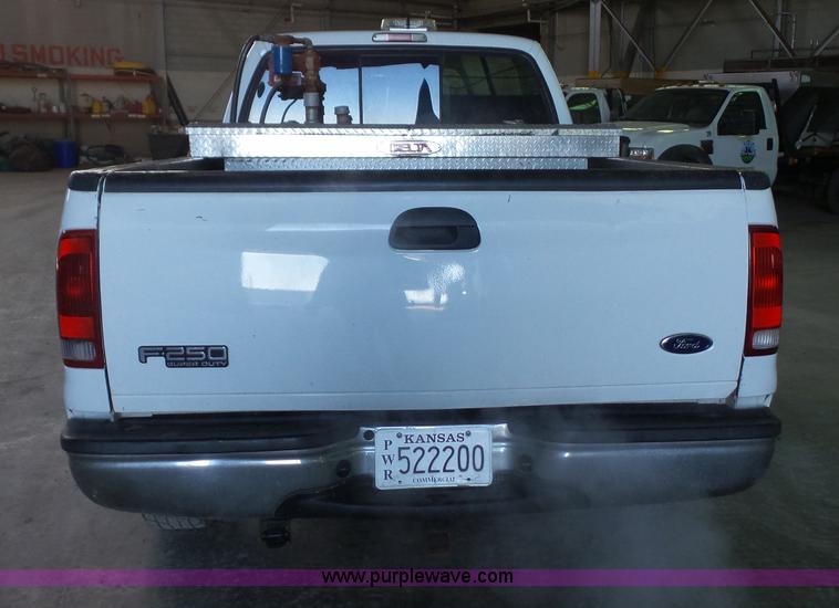 image for item J4740 2003 Ford F250 Super Duty pickup truck