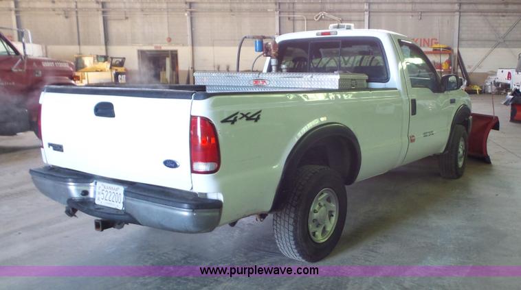 image for item J4740 2003 Ford F250 Super Duty pickup truck