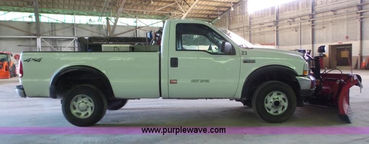 image for item J4740 2003 Ford F250 Super Duty pickup truck