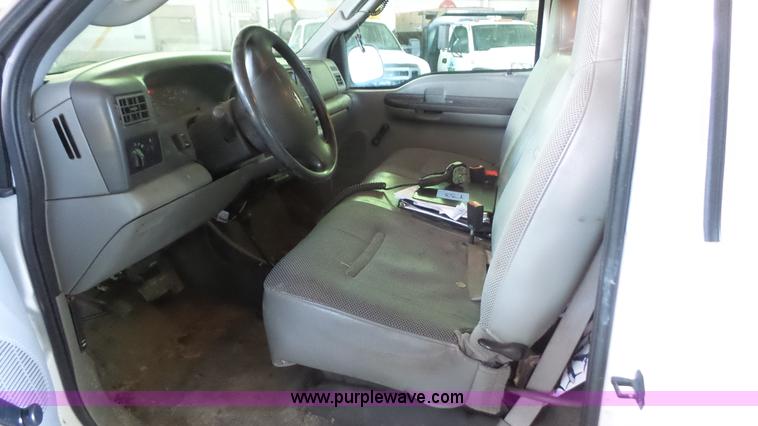 image for item J4740 2003 Ford F250 Super Duty pickup truck