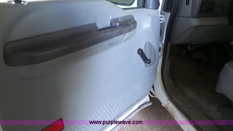 image for item J4740 2003 Ford F250 Super Duty pickup truck