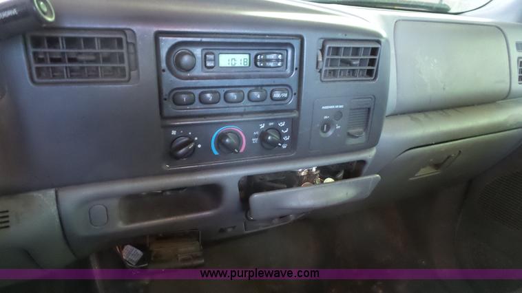 image for item J4740 2003 Ford F250 Super Duty pickup truck