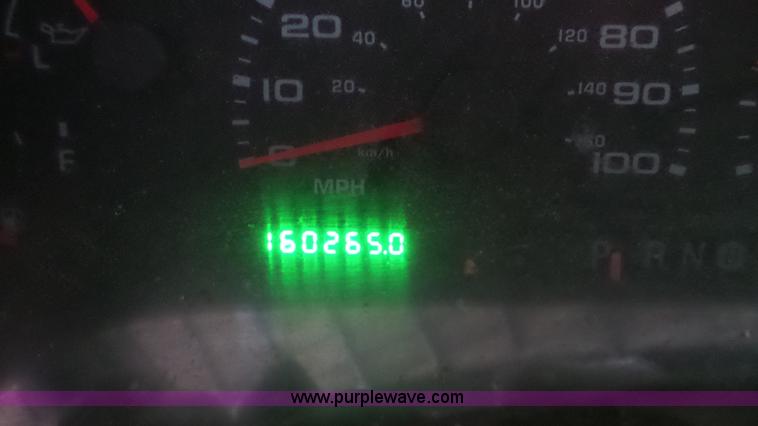 image for item J4740 2003 Ford F250 Super Duty pickup truck