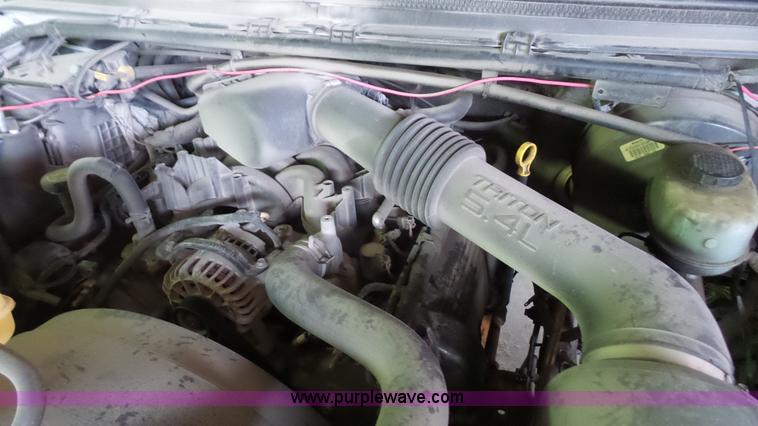 image for item J4740 2003 Ford F250 Super Duty pickup truck