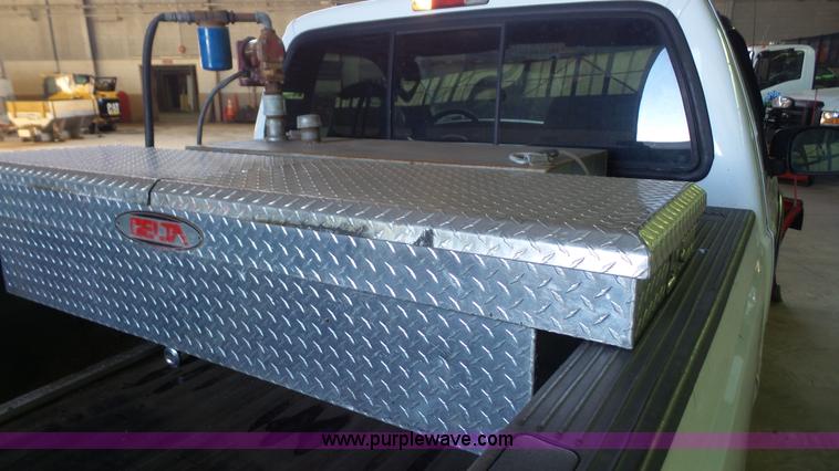 image for item J4740 2003 Ford F250 Super Duty pickup truck