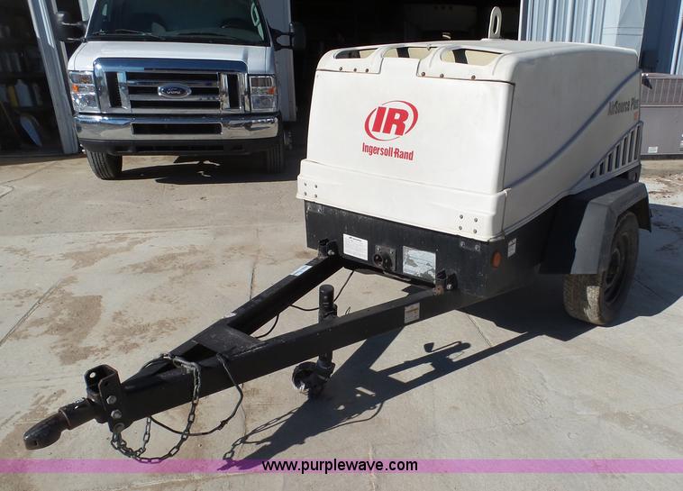 image for item J7293 2005 Ingersoll Rand P185WJD air compressor