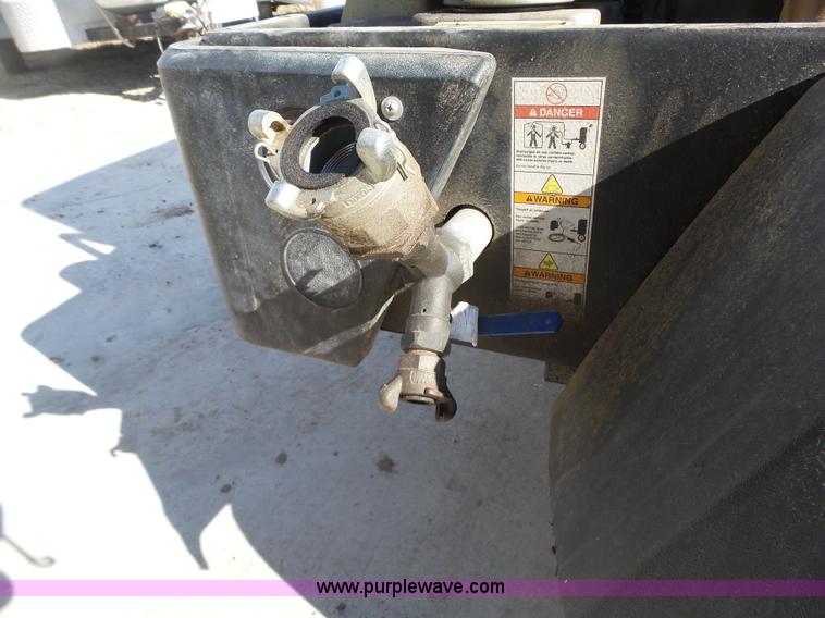 image for item J7293 2005 Ingersoll Rand P185WJD air compressor