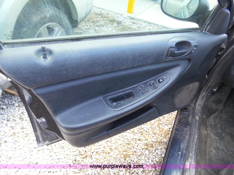 image for item J7299 2004 Dodge Stratus SE