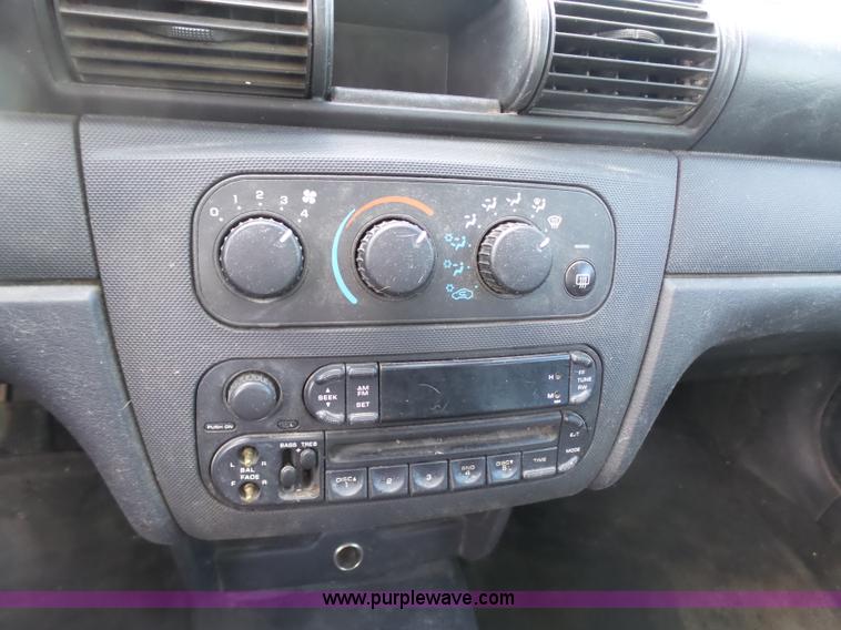 image for item J7299 2004 Dodge Stratus SE