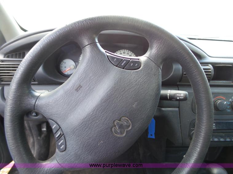 image for item J7299 2004 Dodge Stratus SE