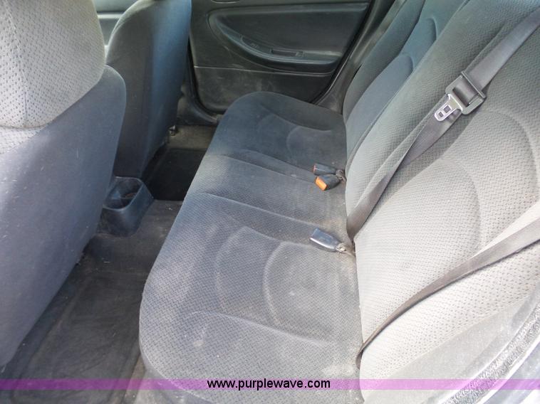 image for item J7299 2004 Dodge Stratus SE