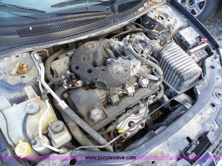 image for item J7299 2004 Dodge Stratus SE