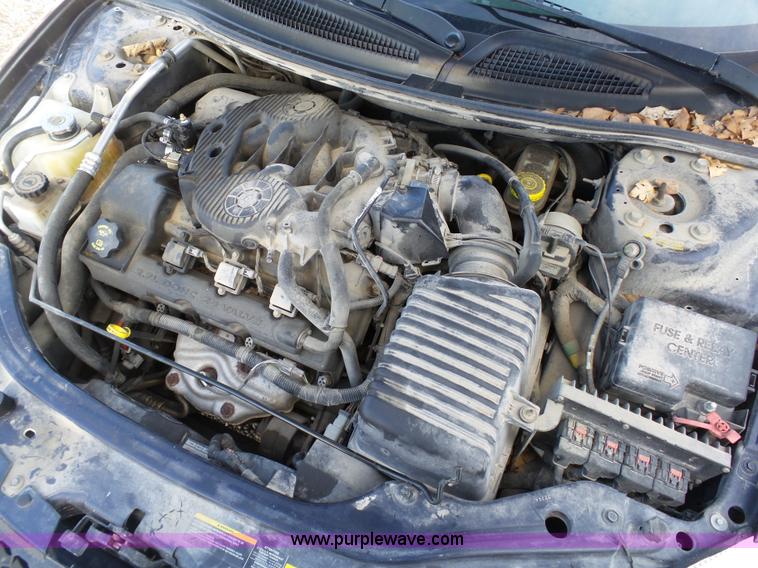 image for item J7299 2004 Dodge Stratus SE