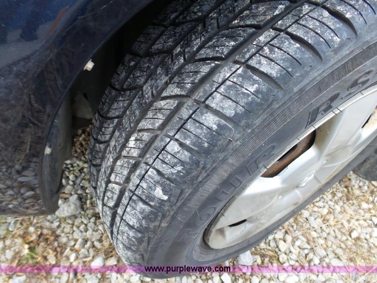 image for item J7299 2004 Dodge Stratus SE