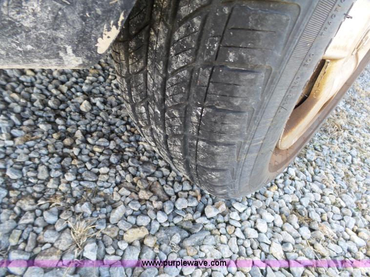 image for item J7299 2004 Dodge Stratus SE