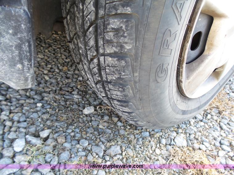 image for item J7299 2004 Dodge Stratus SE