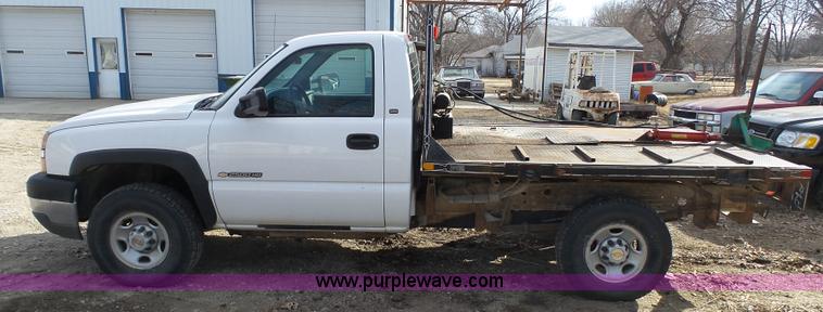image for item J7303 2004 Chevrolet Silverado 2500HD flatbed pickup truck
