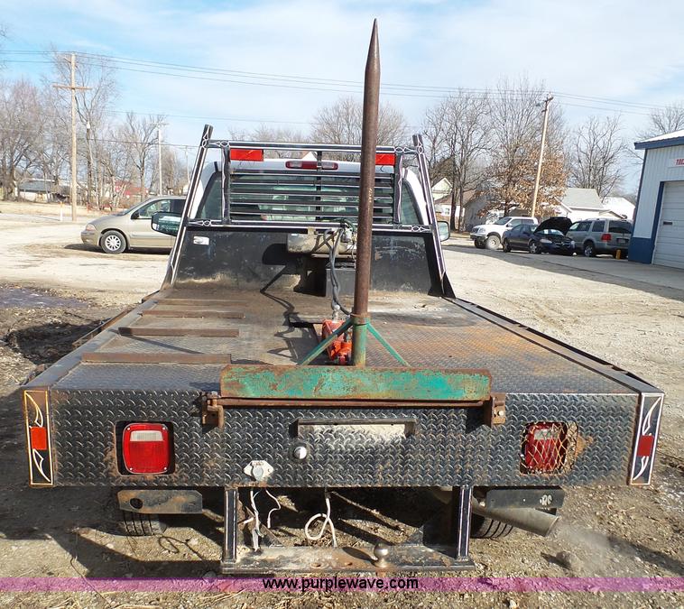 image for item J7303 2004 Chevrolet Silverado 2500HD flatbed pickup truck