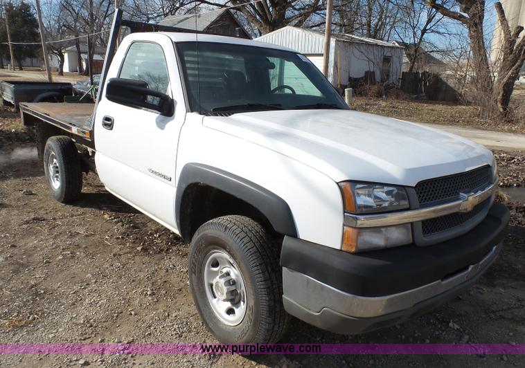 image for item J7303 2004 Chevrolet Silverado 2500HD flatbed pickup truck