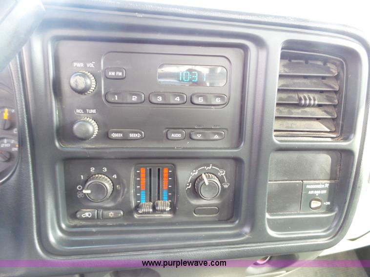 image for item J7303 2004 Chevrolet Silverado 2500HD flatbed pickup truck