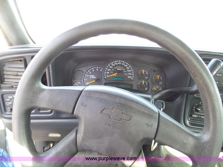 image for item J7303 2004 Chevrolet Silverado 2500HD flatbed pickup truck