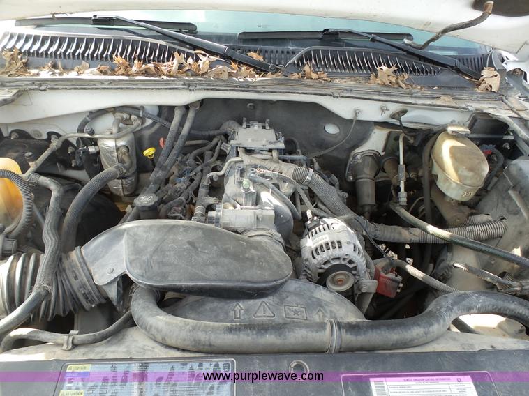 image for item J7303 2004 Chevrolet Silverado 2500HD flatbed pickup truck