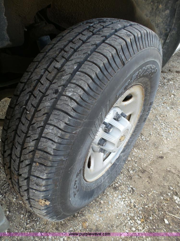 image for item J7303 2004 Chevrolet Silverado 2500HD flatbed pickup truck