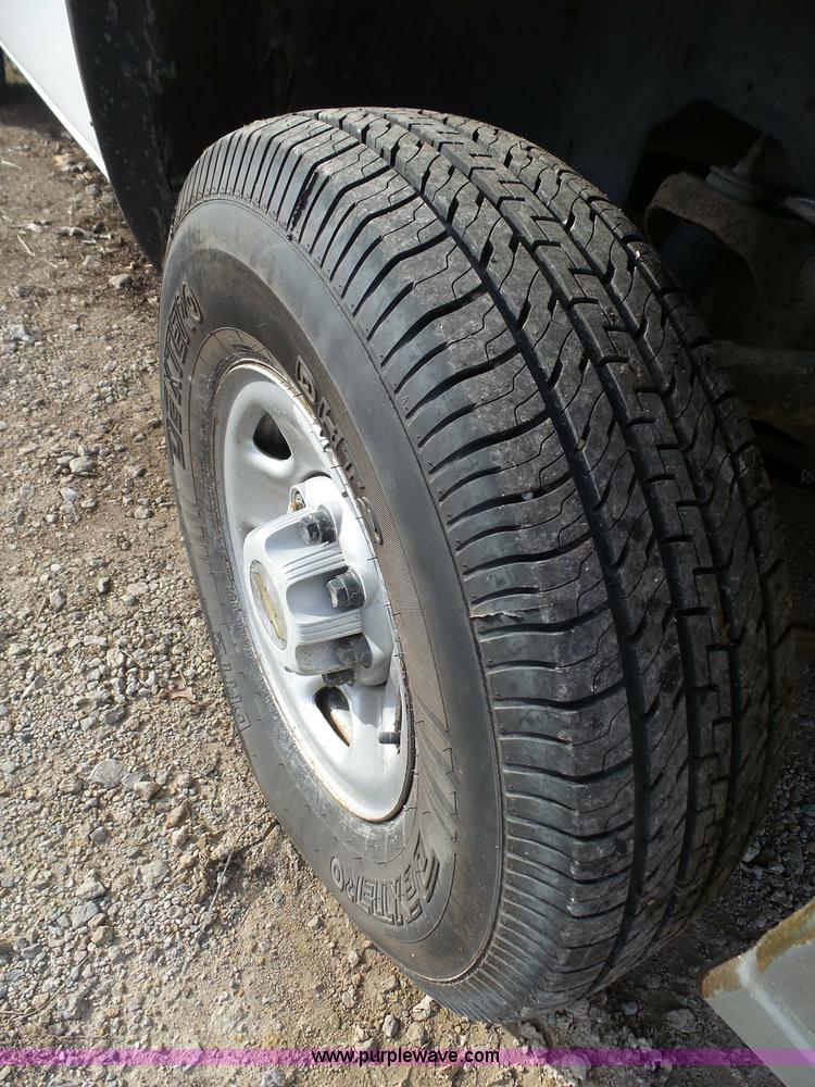 image for item J7303 2004 Chevrolet Silverado 2500HD flatbed pickup truck