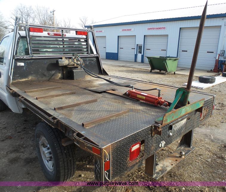 image for item J7303 2004 Chevrolet Silverado 2500HD flatbed pickup truck