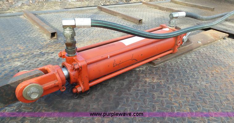 image for item J7303 2004 Chevrolet Silverado 2500HD flatbed pickup truck