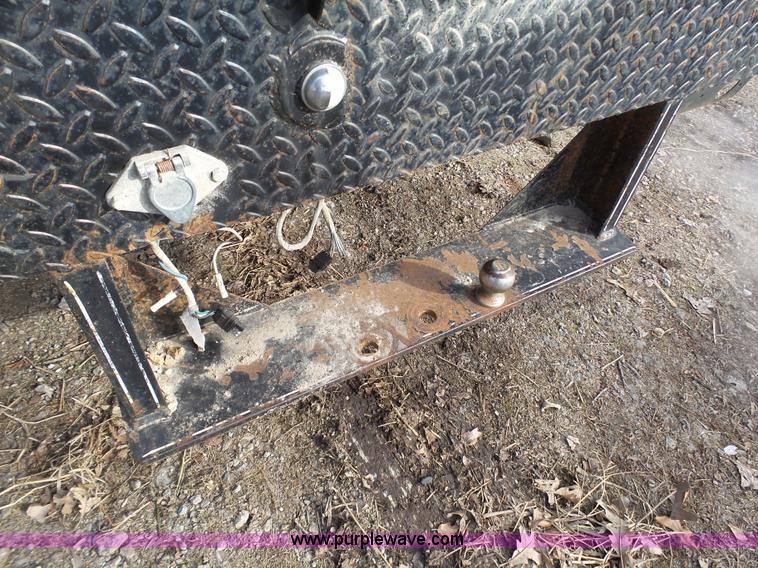 image for item J7303 2004 Chevrolet Silverado 2500HD flatbed pickup truck