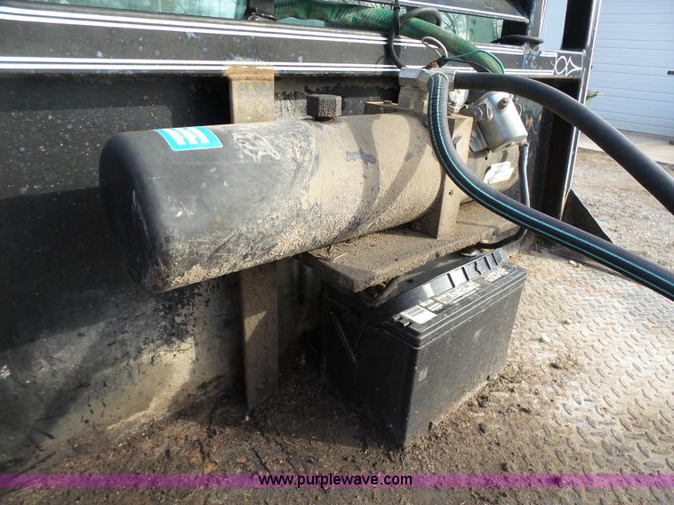 image for item J7303 2004 Chevrolet Silverado 2500HD flatbed pickup truck