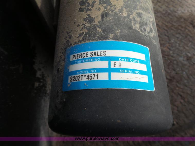 image for item J7303 2004 Chevrolet Silverado 2500HD flatbed pickup truck