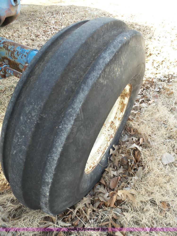 image for item J7307 Ford 5000 tractor