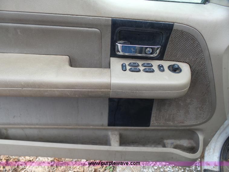 image for item J7309 2006 Ford F150 SuperCab pickup truck