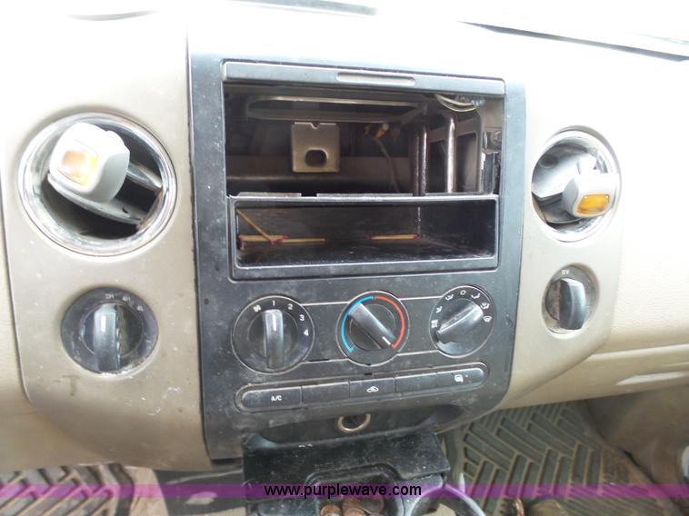 image for item J7309 2006 Ford F150 SuperCab pickup truck