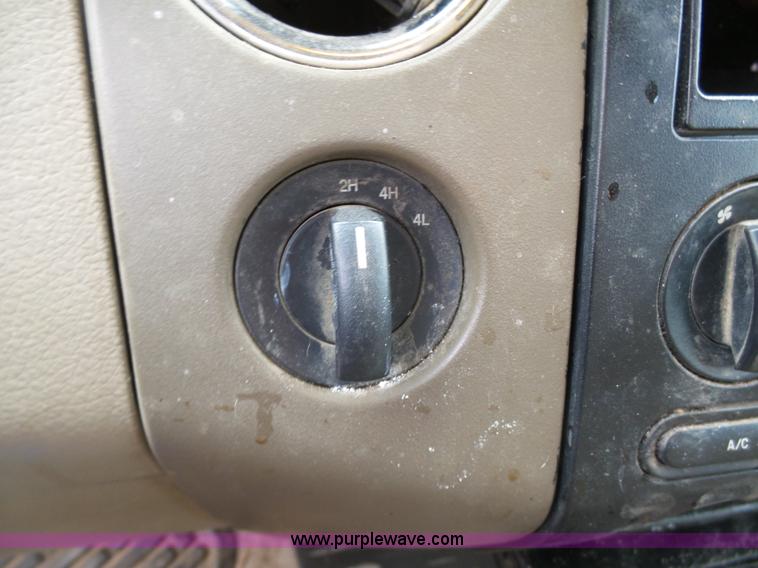 image for item J7309 2006 Ford F150 SuperCab pickup truck