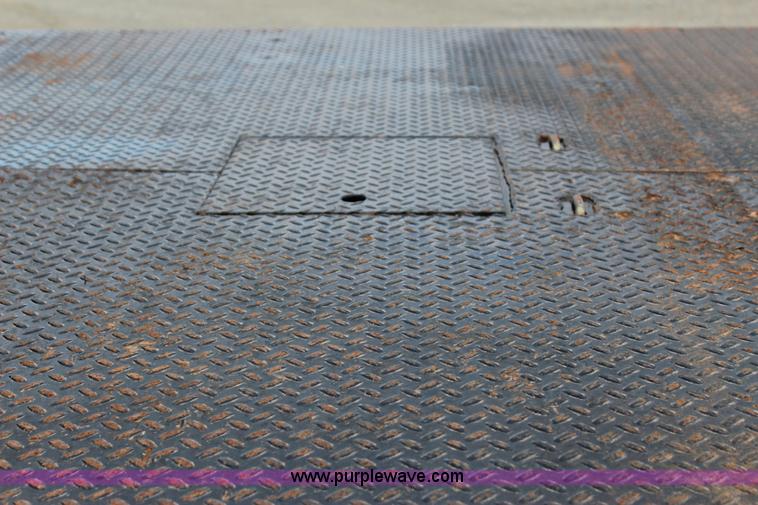 image for item J7577 2012 Ford F350 Super Duty XLT SuperCab flatbed pickup truck