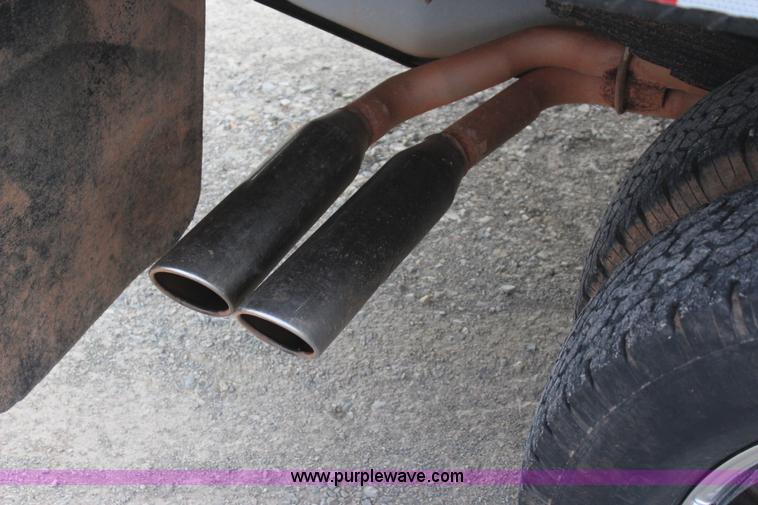 image for item J7577 2012 Ford F350 Super Duty XLT SuperCab flatbed pickup truck